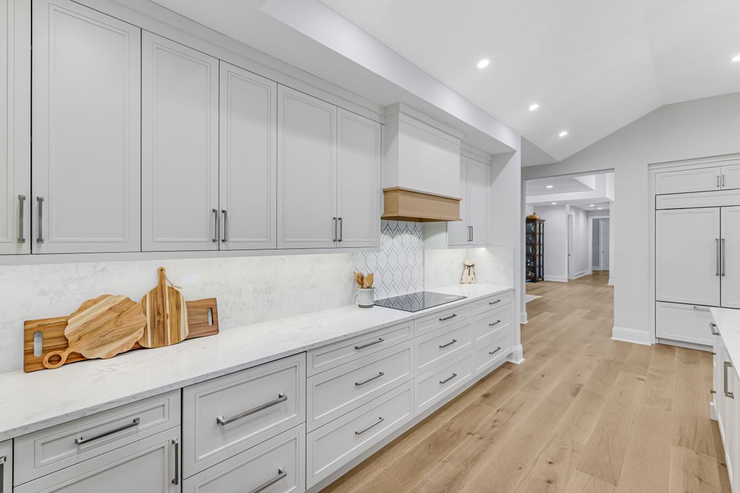 641 Pine Ct, Naples, FL 34102