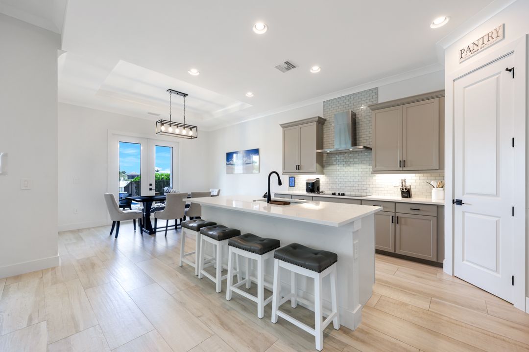 3697 Sapphire Cv Cir, Naples, FL 34114