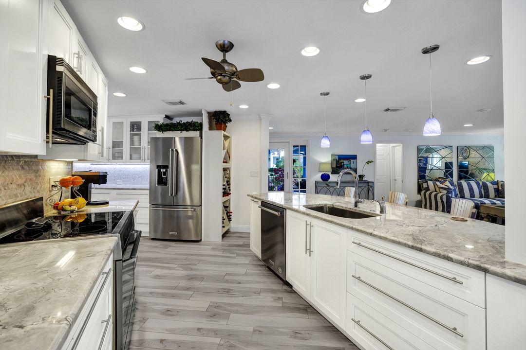 735 Old Trail Dr, Naples, FL 34103