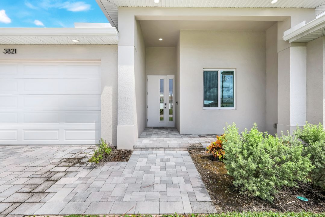 3821 SW 14th Pl, Cape Coral, FL 33914