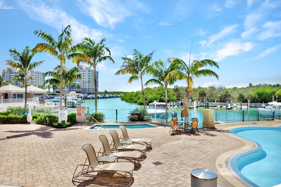 13675 Vanderbilt Dr, Naples, FL 34110