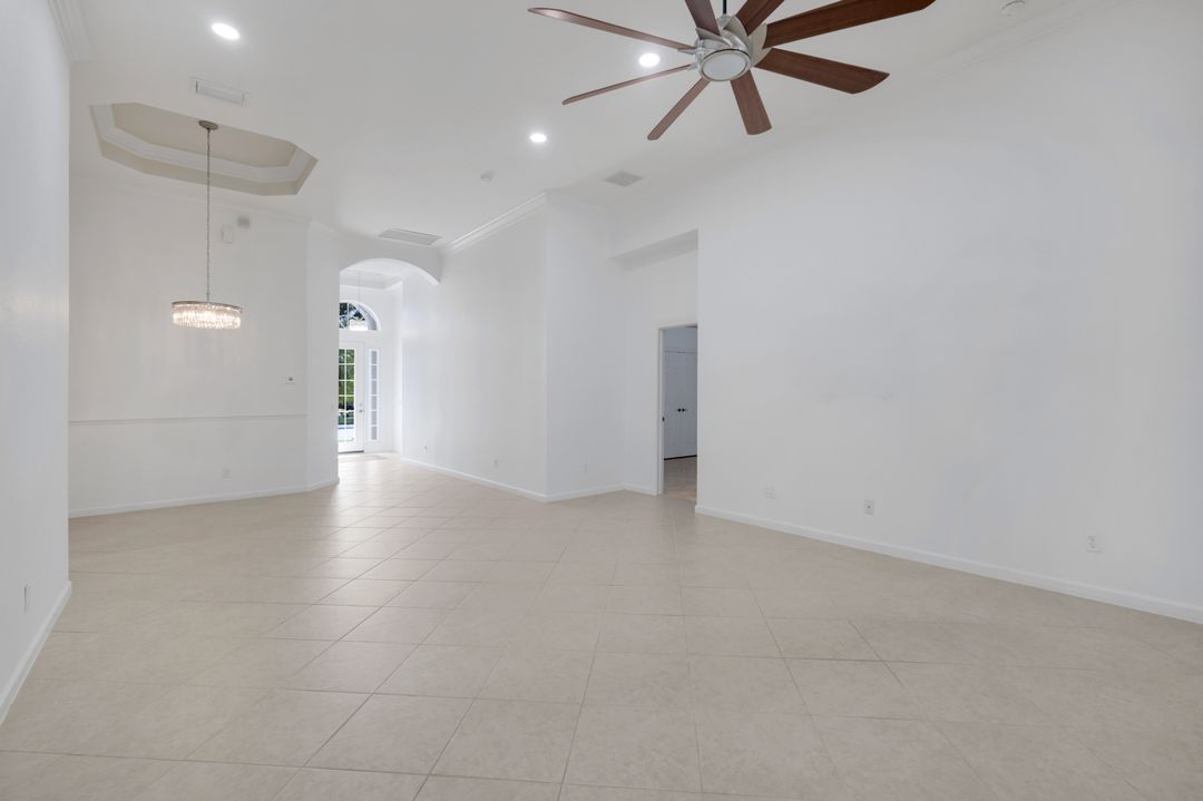15501 Cadiz Ln, Naples, FL 34110