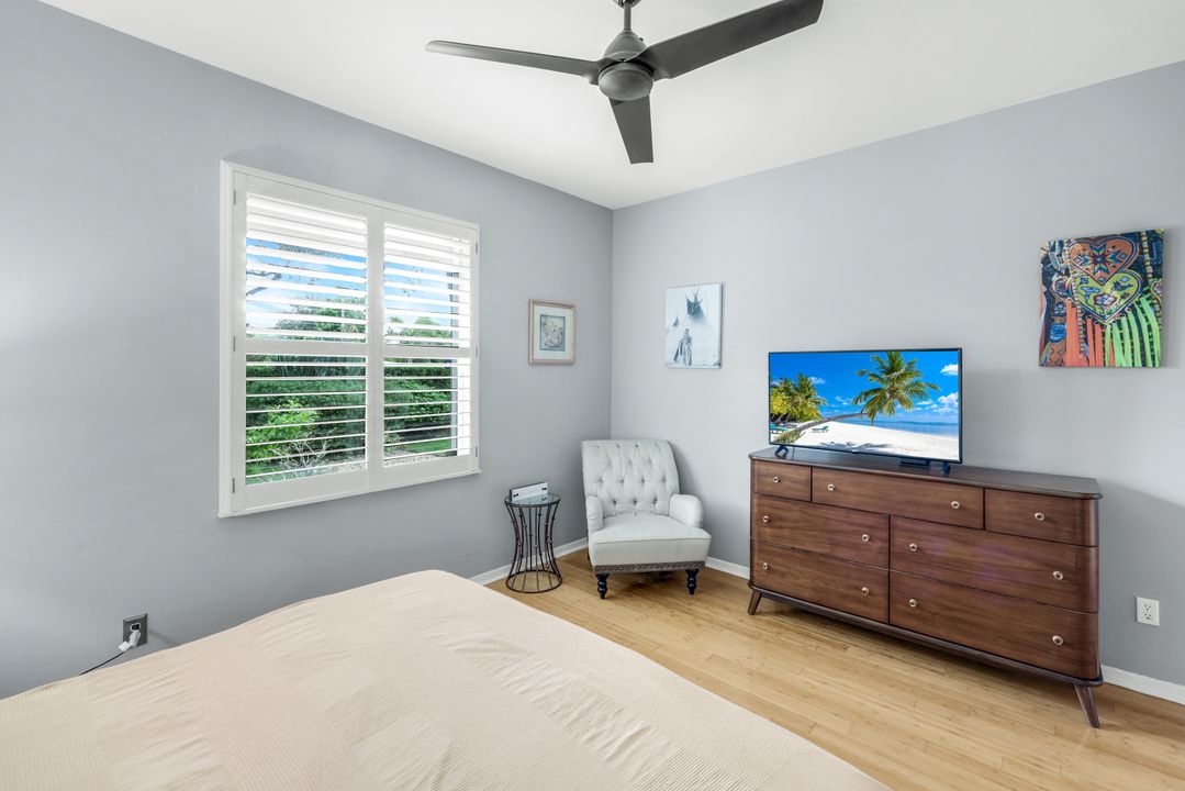 200 Stanhope Cir, Naples, FL 34104