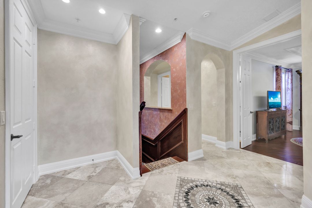1345 Mariposa Cir #204, Naples, FL 34105