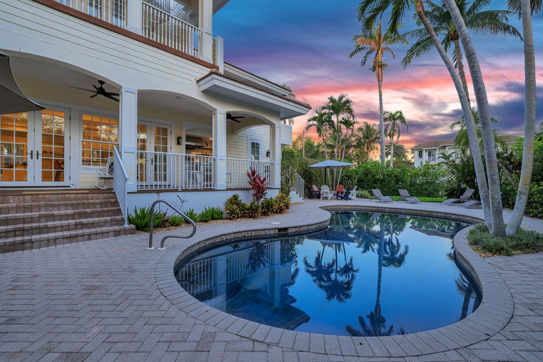 1550 Gordon Dr, Naples, FL 34102