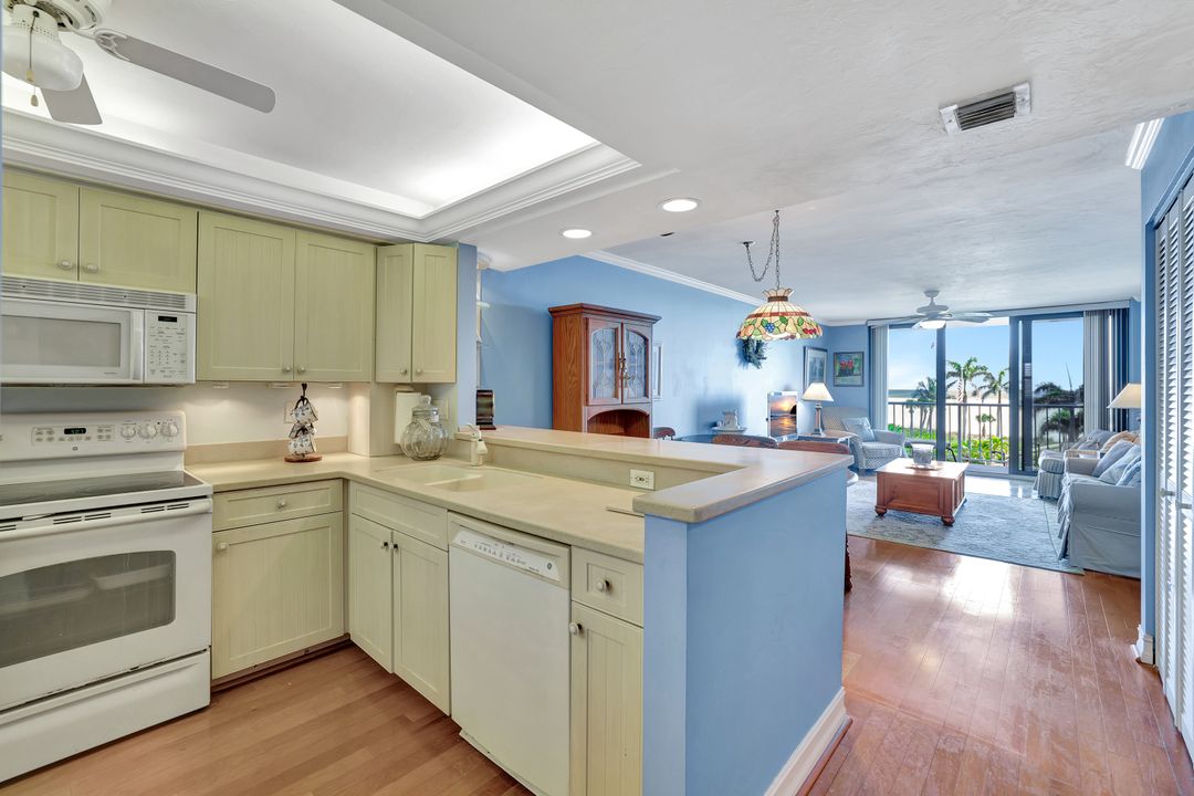 320 Seaview Ct #305, Marco Island, FL 34145