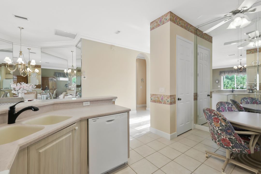 5852 Northridge Dr, Naples, FL 34110