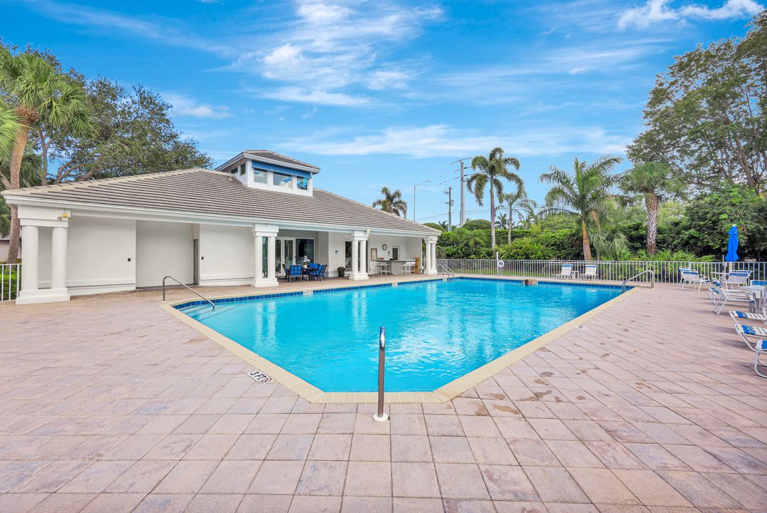 9833 Clear Lake Cir, Naples, FL 34109