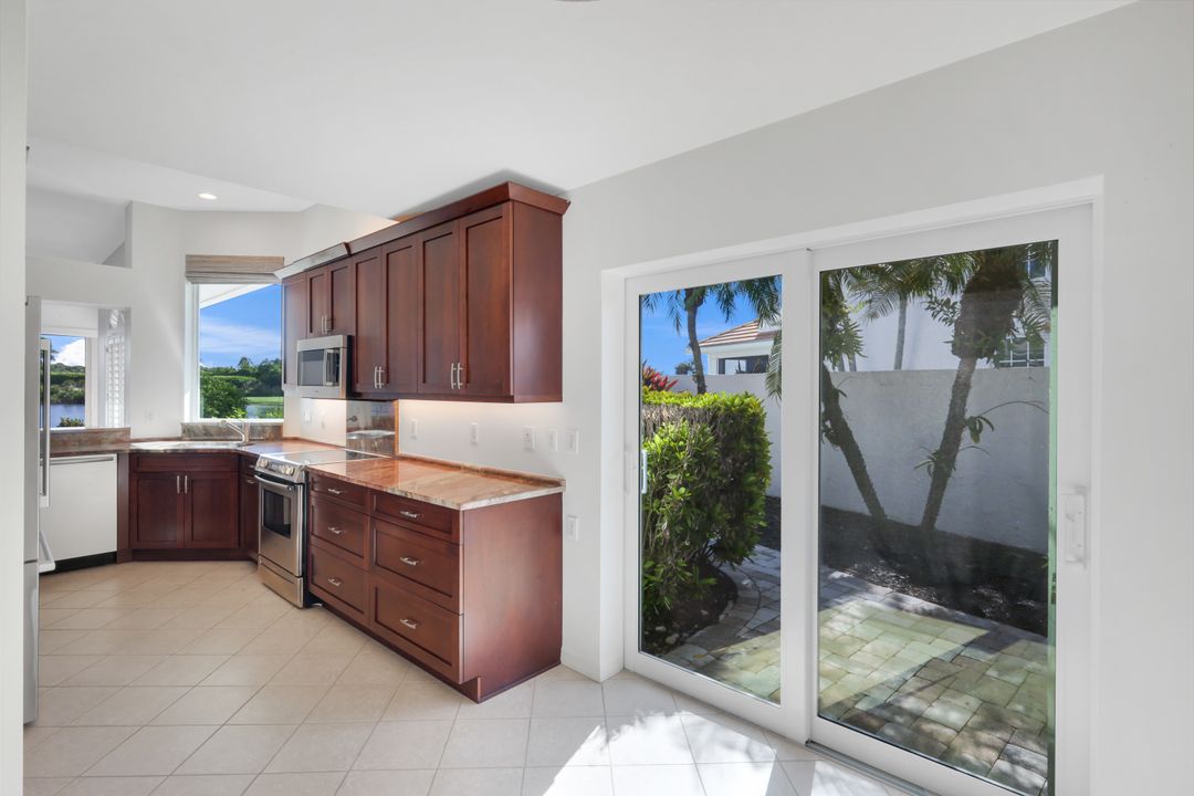 2153 Paget Cir, Naples, FL 34112
