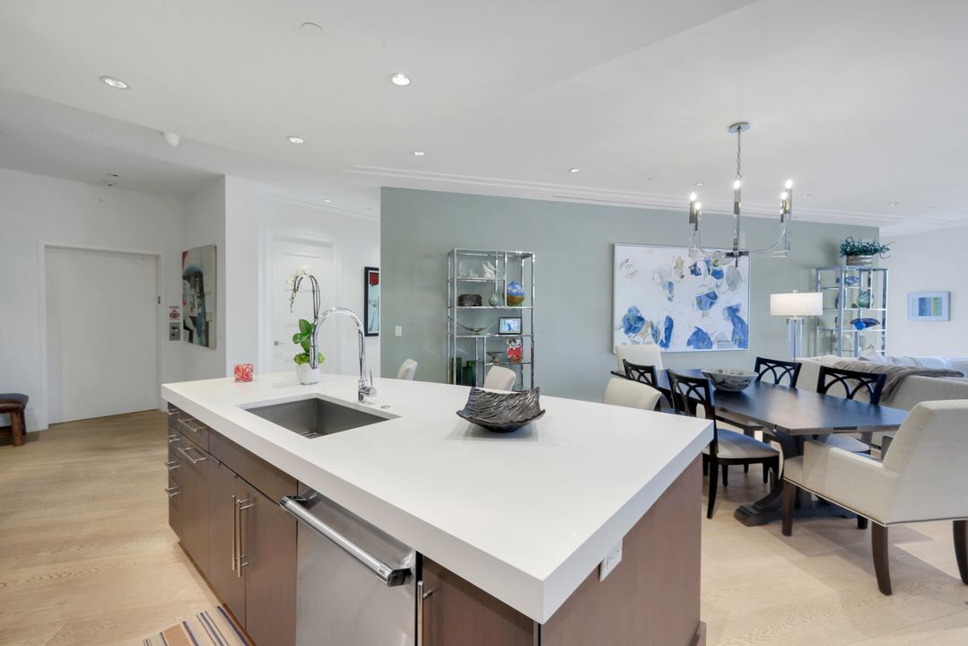 382 12th Ave S, Naples, FL 34102