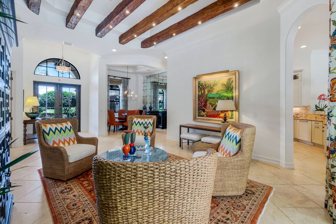 6477 Costa Cir, Naples, FL 34113