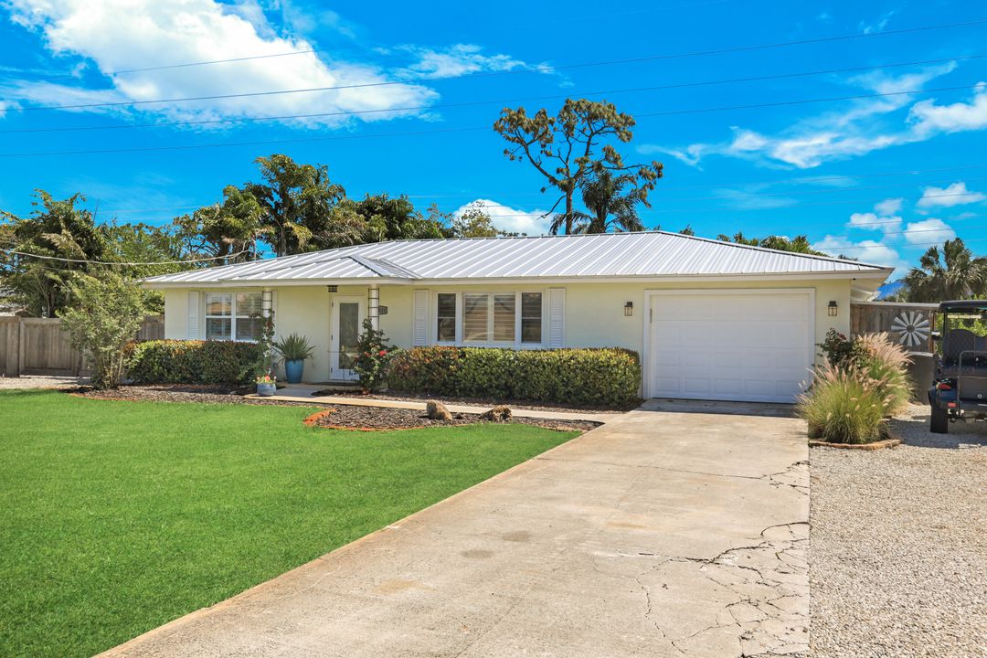 20621 Pine Tree Ln, Estero, FL 33928