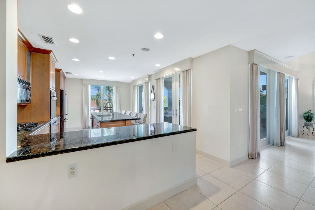 1006 5th St S, Naples, FL 34102