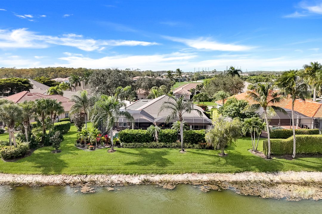 5926 Amberwood Dr, Naples, FL 34110