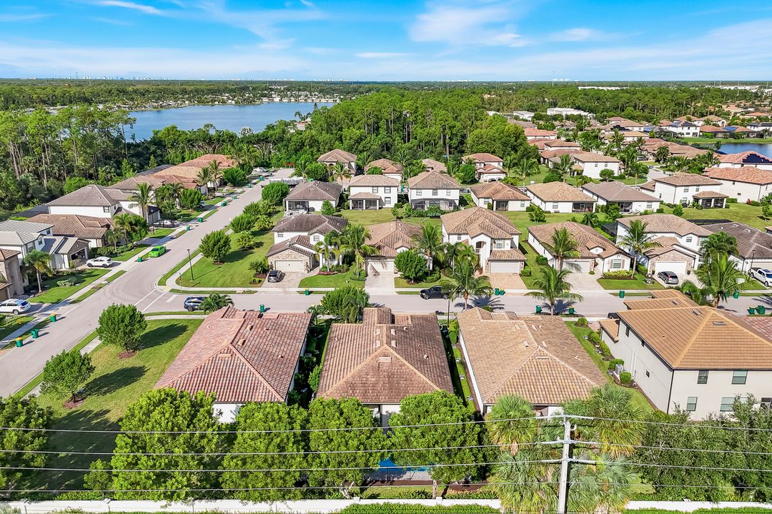 9445 Glenforest Dr, Naples, FL 34120