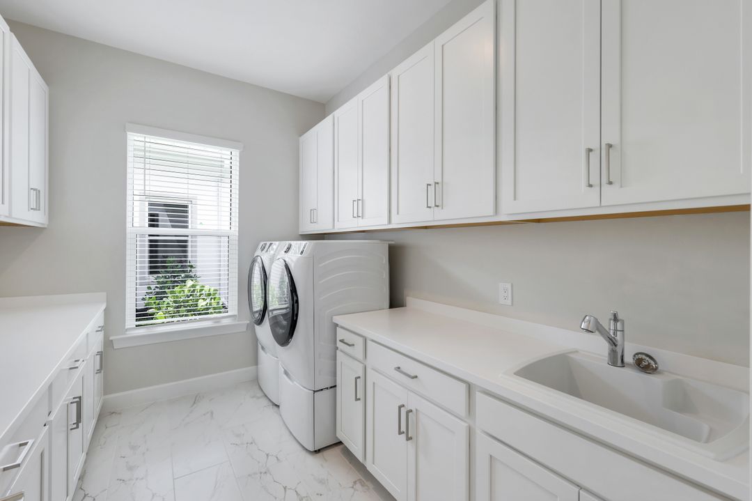 15460 Turin Dr, Naples, FL 34114