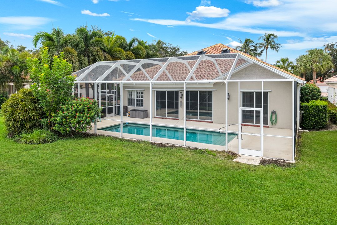 4362 Queen Elizabeth Way, Naples, FL 34119