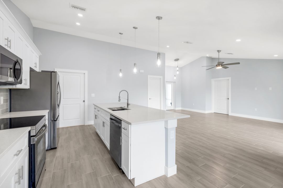 2018 NE 33rd Ln, Cape Coral, FL 33909