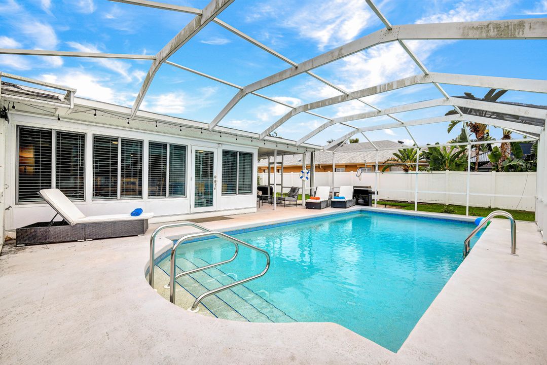 576 93rd Ave N, Naples, FL 34108