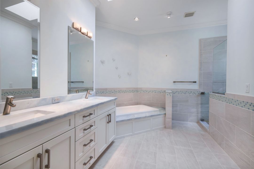 4970 Bollard Ct, Naples, FL 34112