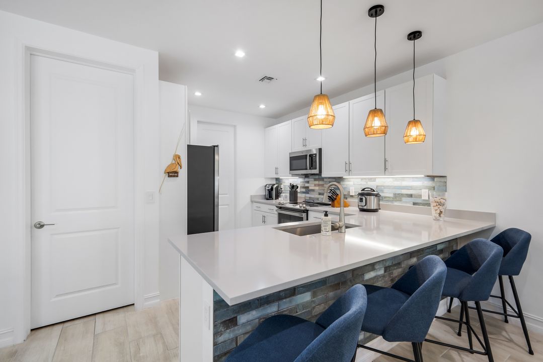 7550 Rockefeller Dr, Naples, FL 34119