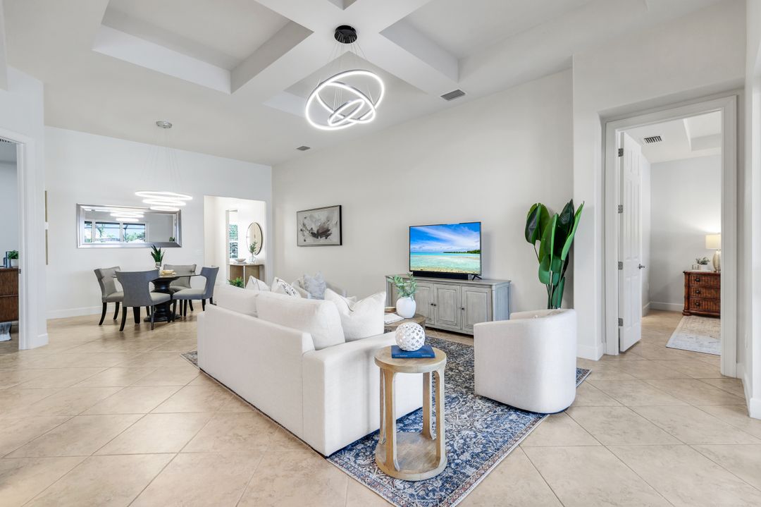 9103 Graphite Cir, Naples, FL 34120