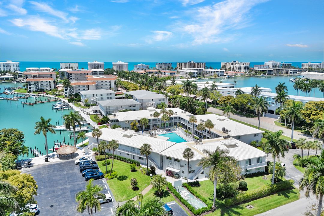 388 Harbour Dr #388, Naples, FL 34103