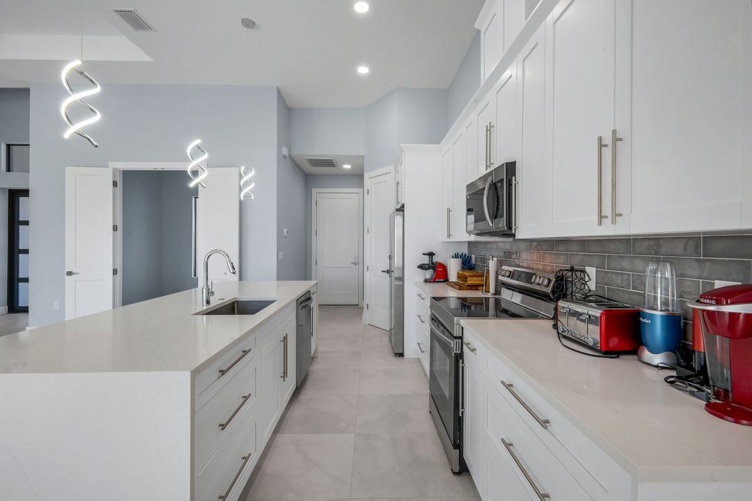 3842 NW 43rd Pl, Cape Coral, FL 33993
