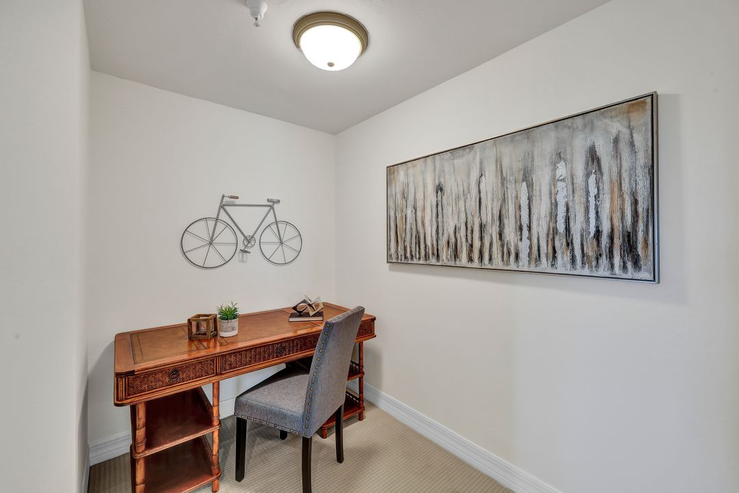 295 Grande Way #1406, Naples, FL 34110