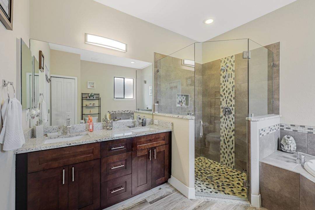 301 SE 21st Ln, Cape Coral, FL 33990