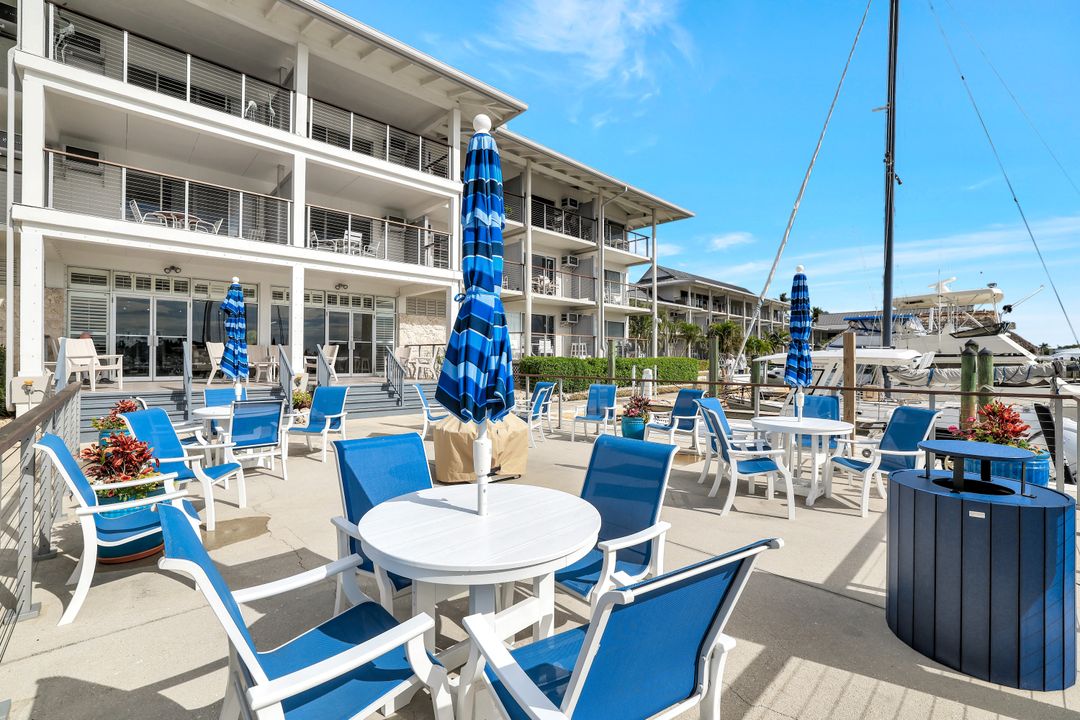 900 Broad Ave S #320, Naples, FL 34102