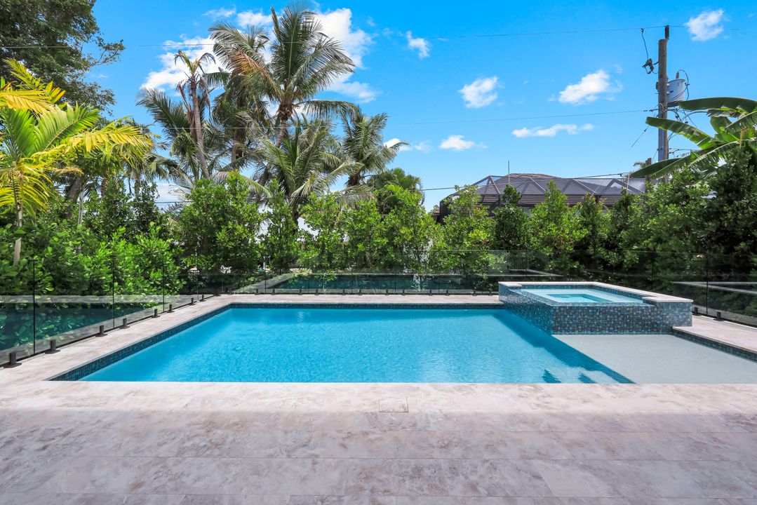 513 92nd Ave N, Naples, FL 34108
