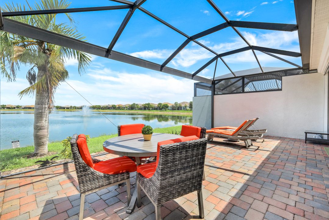 14814 Edgewater Cir, Naples, FL 34114