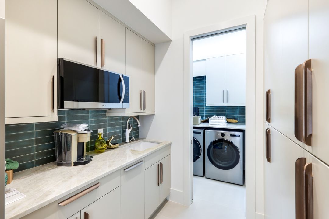 5384 Colonade Ct, Cape Coral, FL 33904