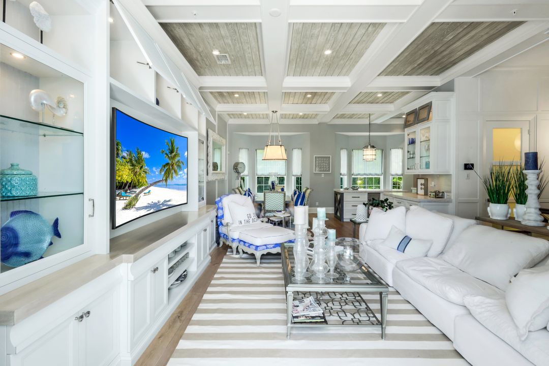 510 2nd St S, Naples, FL 34102