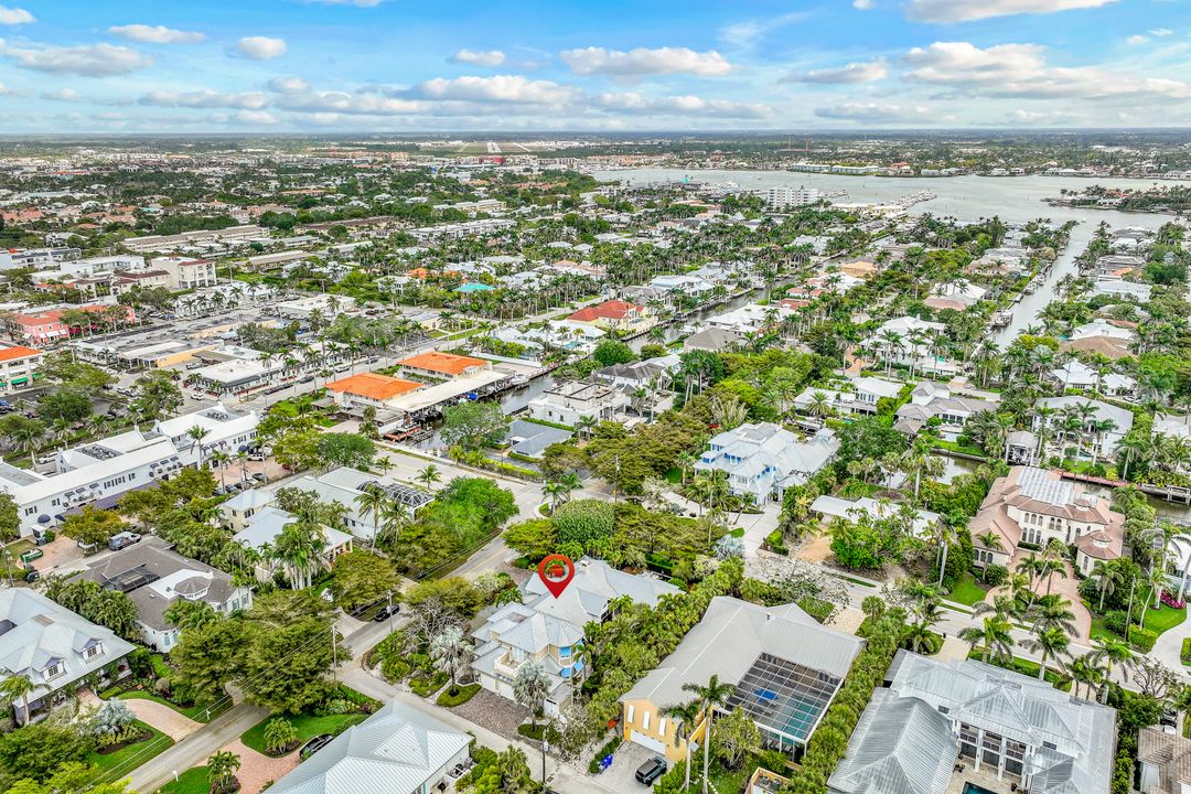 266 15th Ave S, Naples, FL 34102