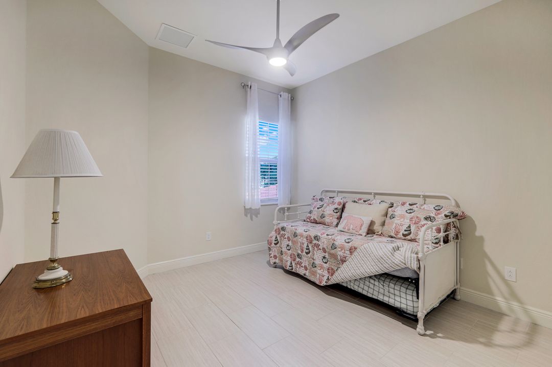 608 El Camino Real  #202, Naples, FL 34119