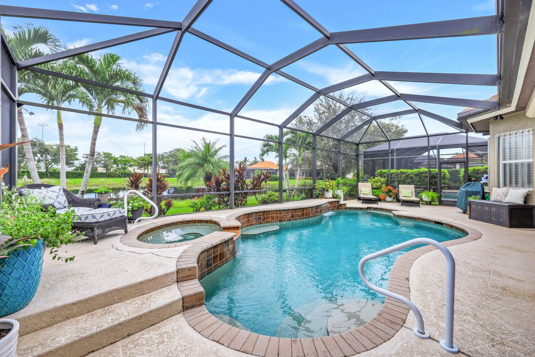 6053 Dogleg Dr, Naples, FL 34113