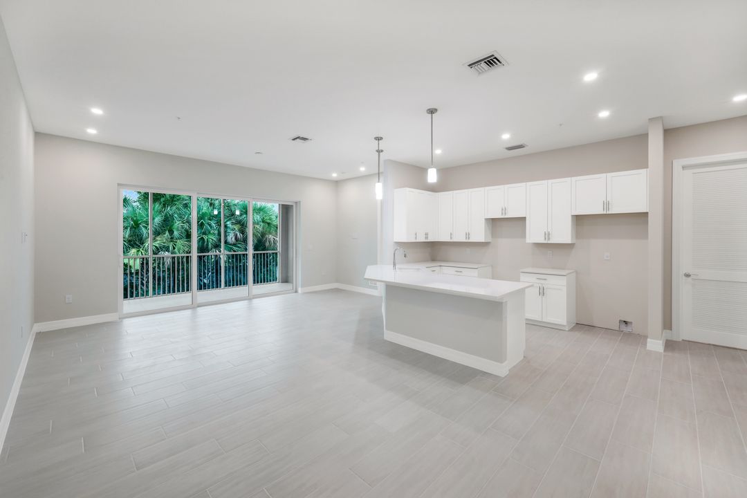 280 Antilles Wy E #101, Naples, FL 34112
