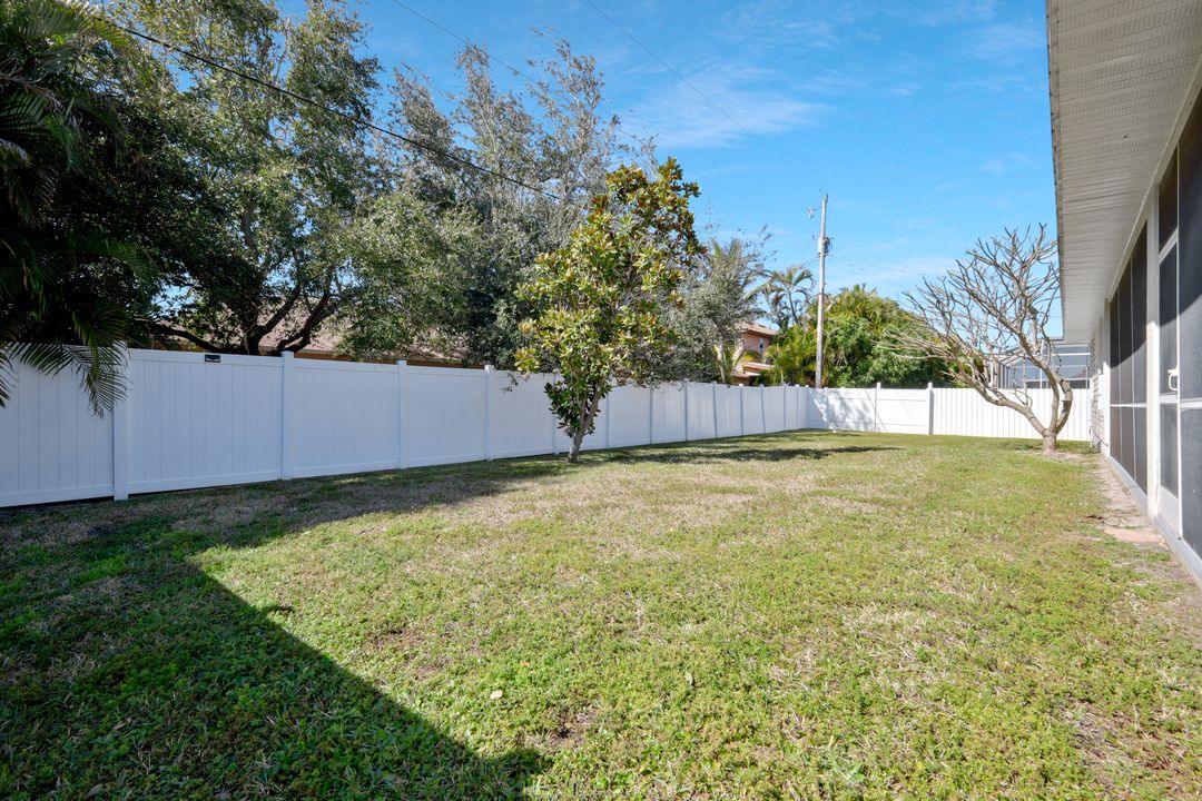 3830 SW 15th Pl, Cape Coral, FL 33914