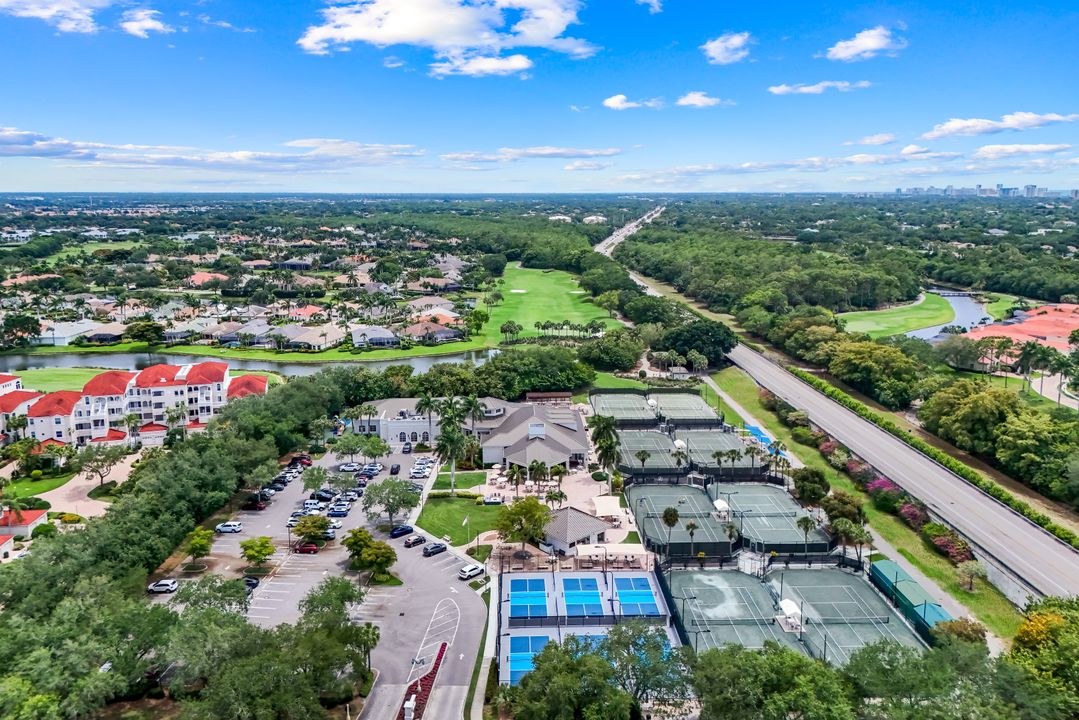 1895 Les Chateaux Blvd #302, Naples, FL 34109