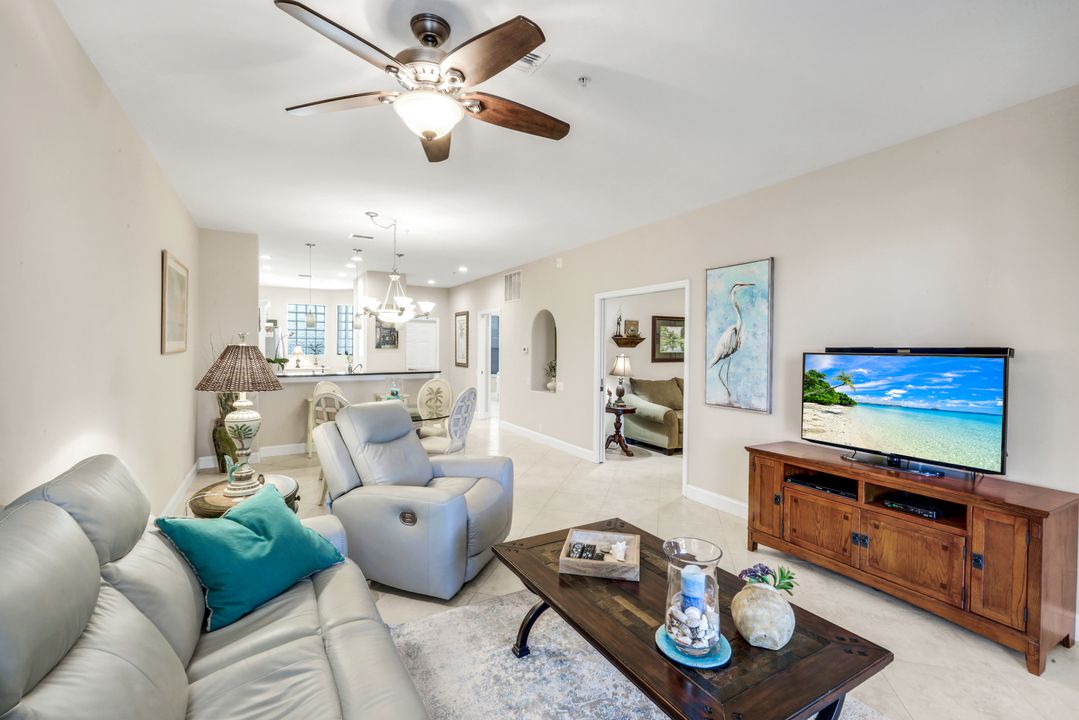 8239 Parkstone Pl #107, Naples, FL 34120