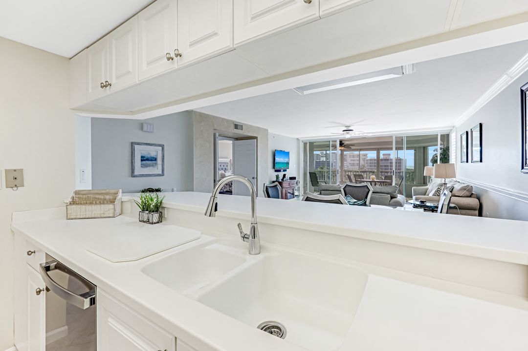 21 Bluebill Ave, Naples, FL 34108