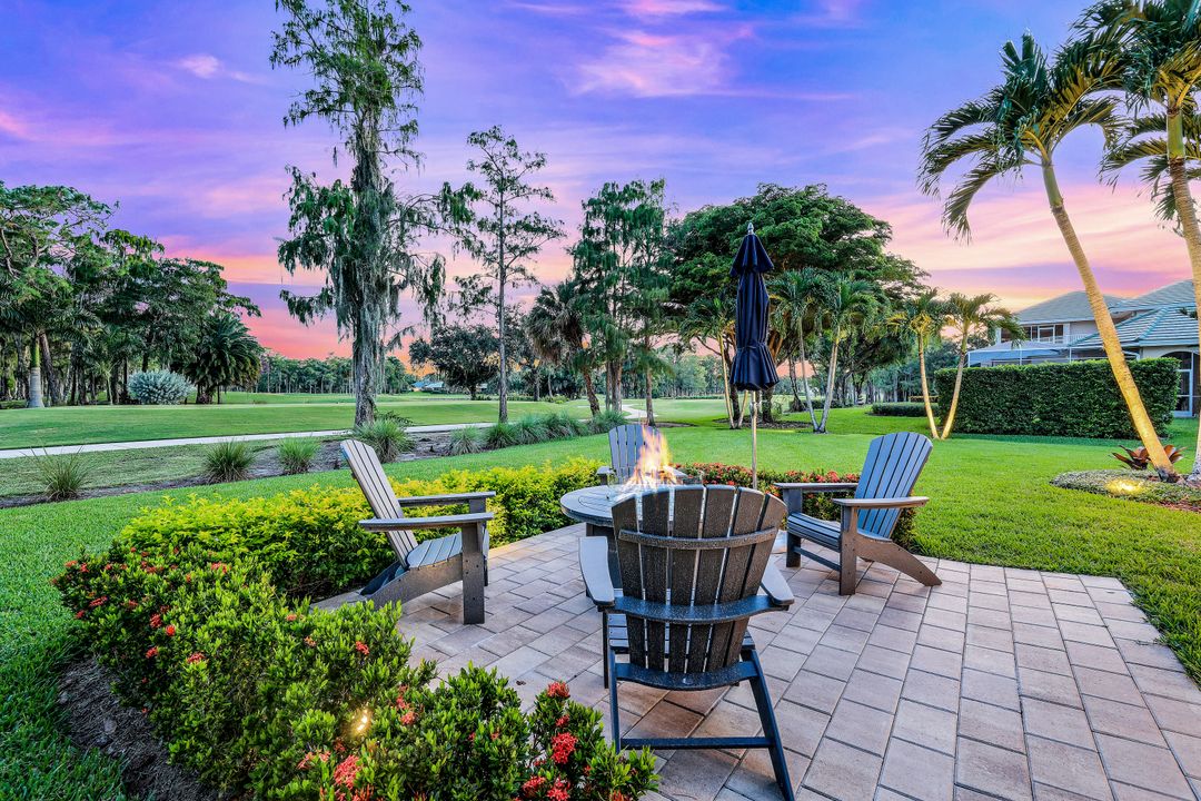 4624 Pond Apple Dr N, Naples, FL 34119