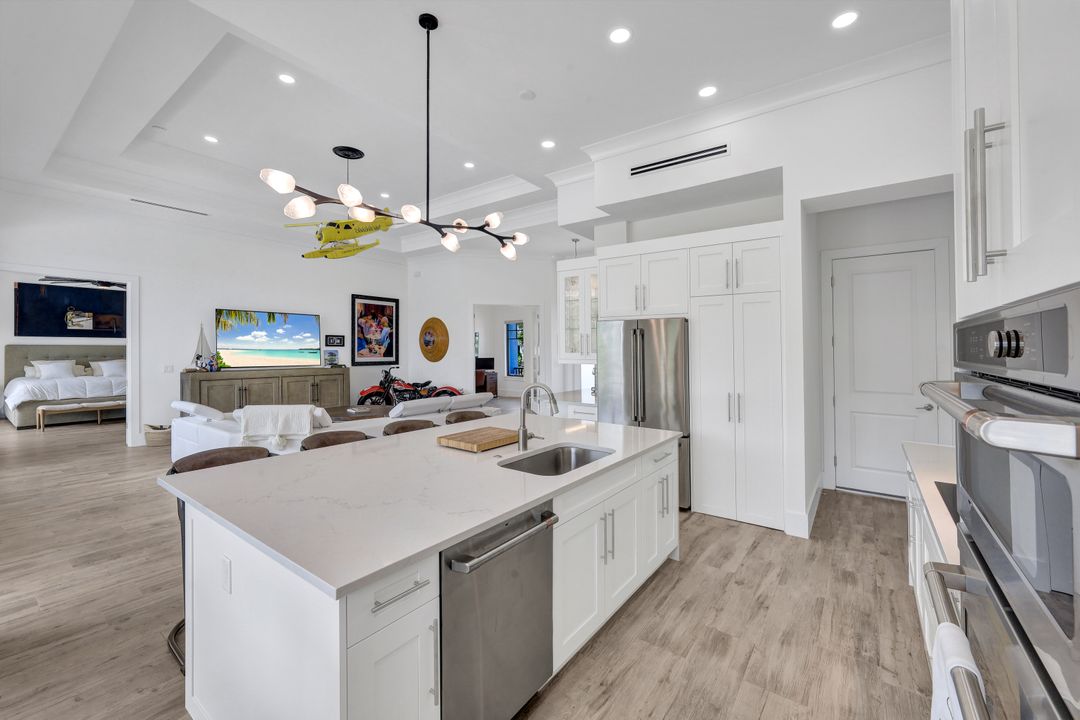 1200 Redwood Ct, Marco Island, FL 34145