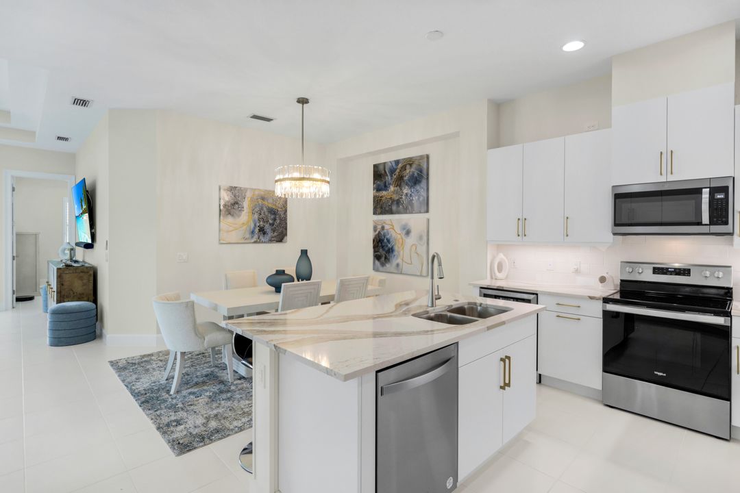 8852 Yucatan Ct, Naples, FL 34112