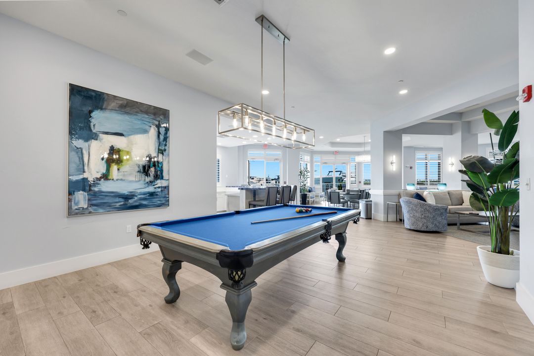 891 10th St S, Naples, FL 34102