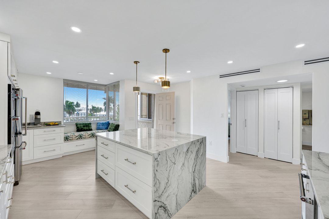 11118 Gulf Shore Dr #302, Naples, FL 34108