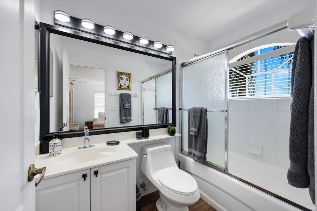 6585 Castlelawn Pl, Naples, FL 34113