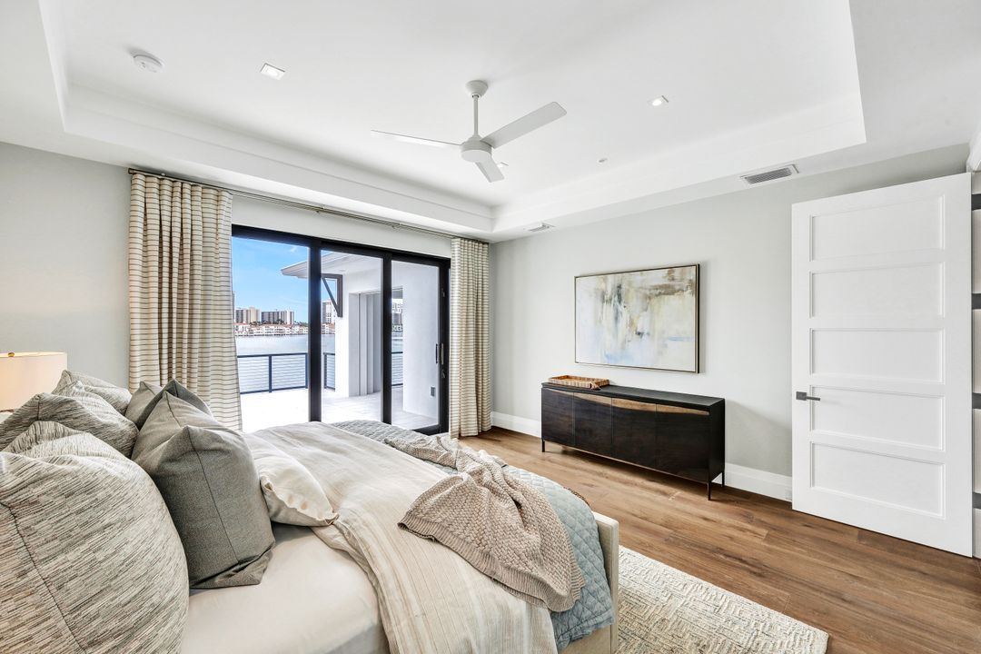 3401 Crayton Rd, Naples, FL 34102